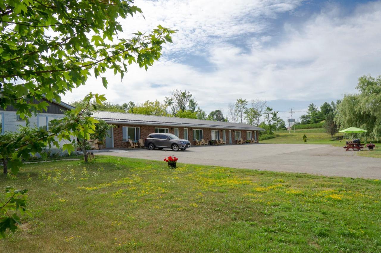 Manitowaning Wayside Motel Manitoulin المظهر الخارجي الصورة