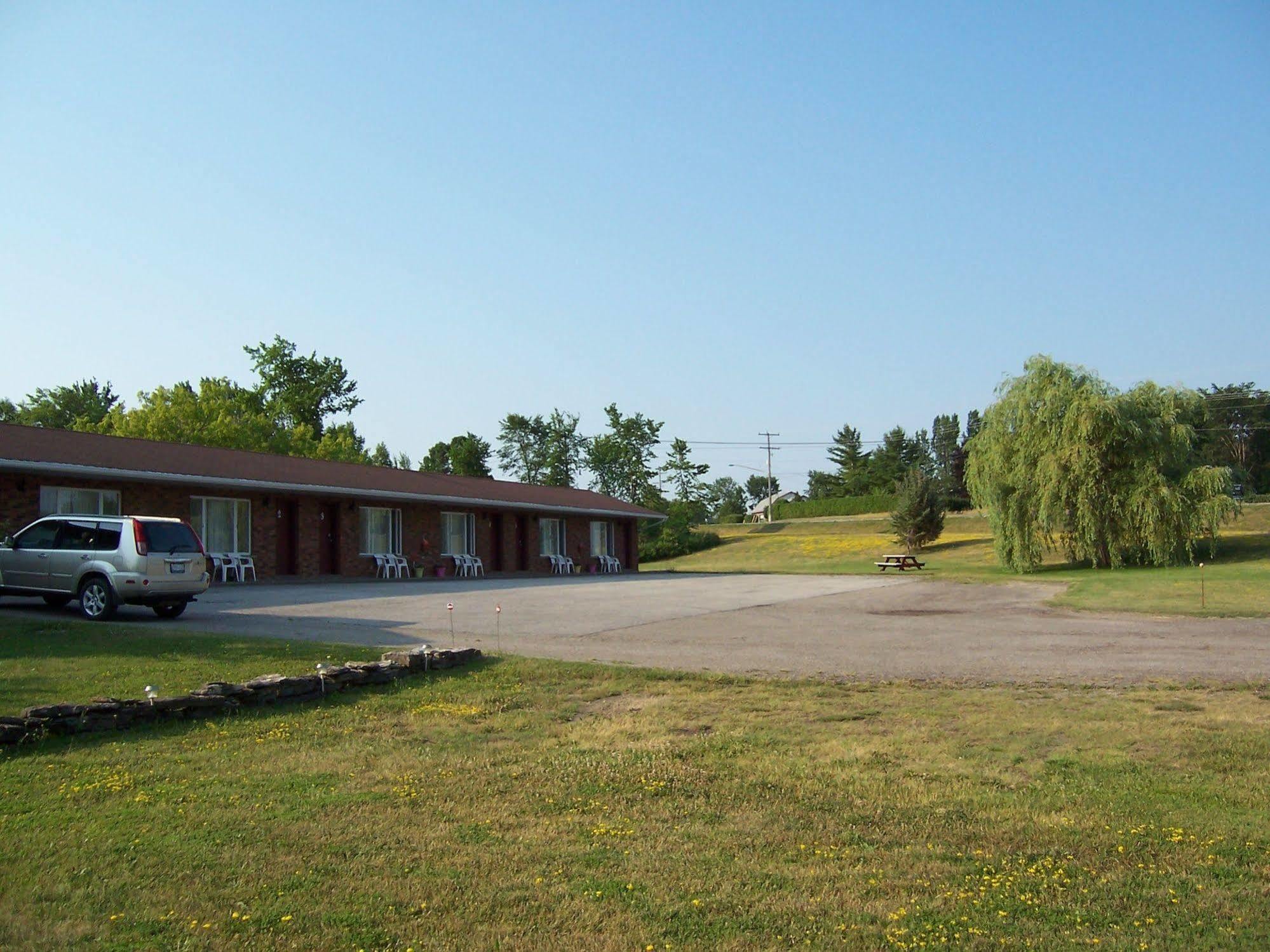 Manitowaning Wayside Motel Manitoulin المظهر الخارجي الصورة