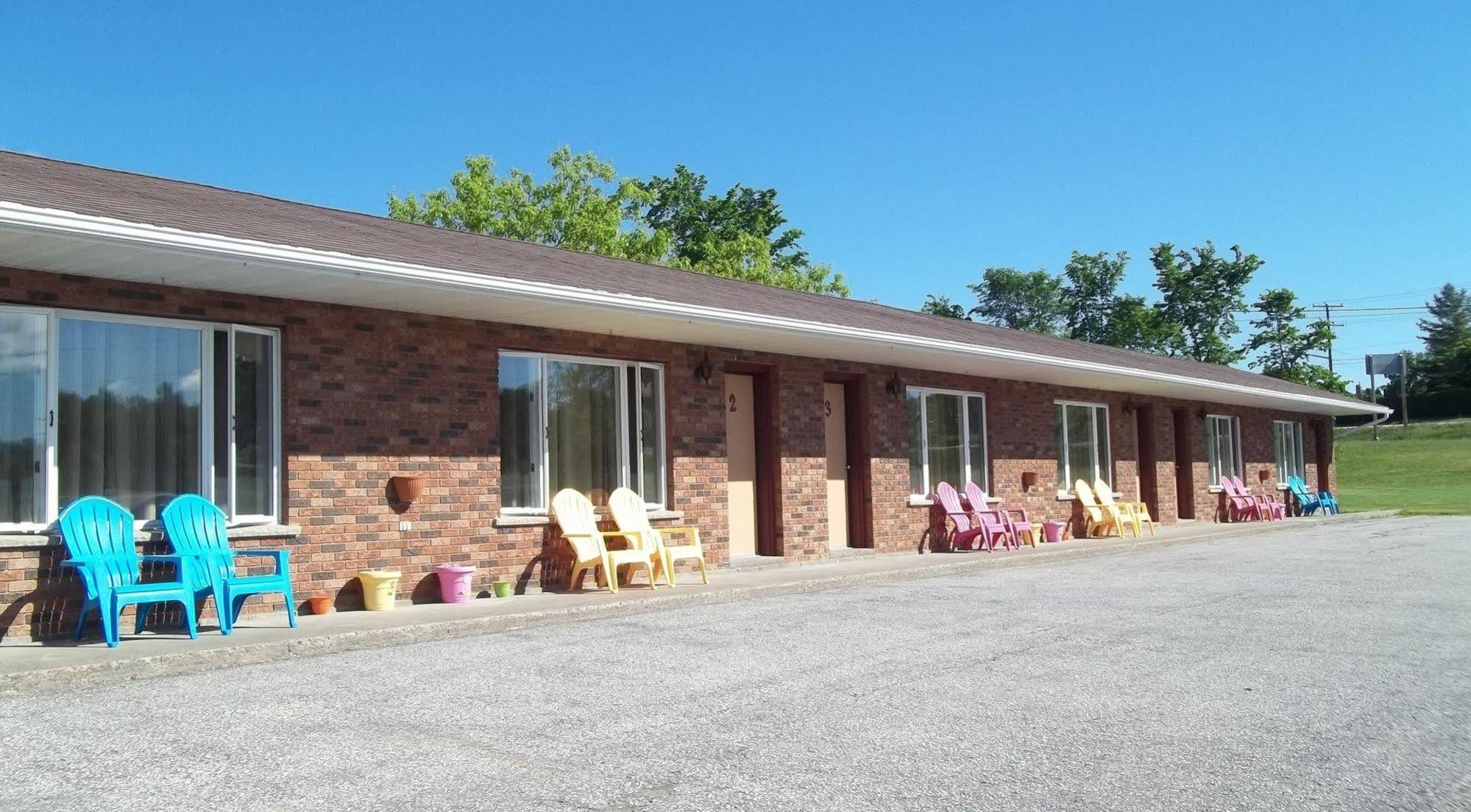Manitowaning Wayside Motel Manitoulin المظهر الخارجي الصورة