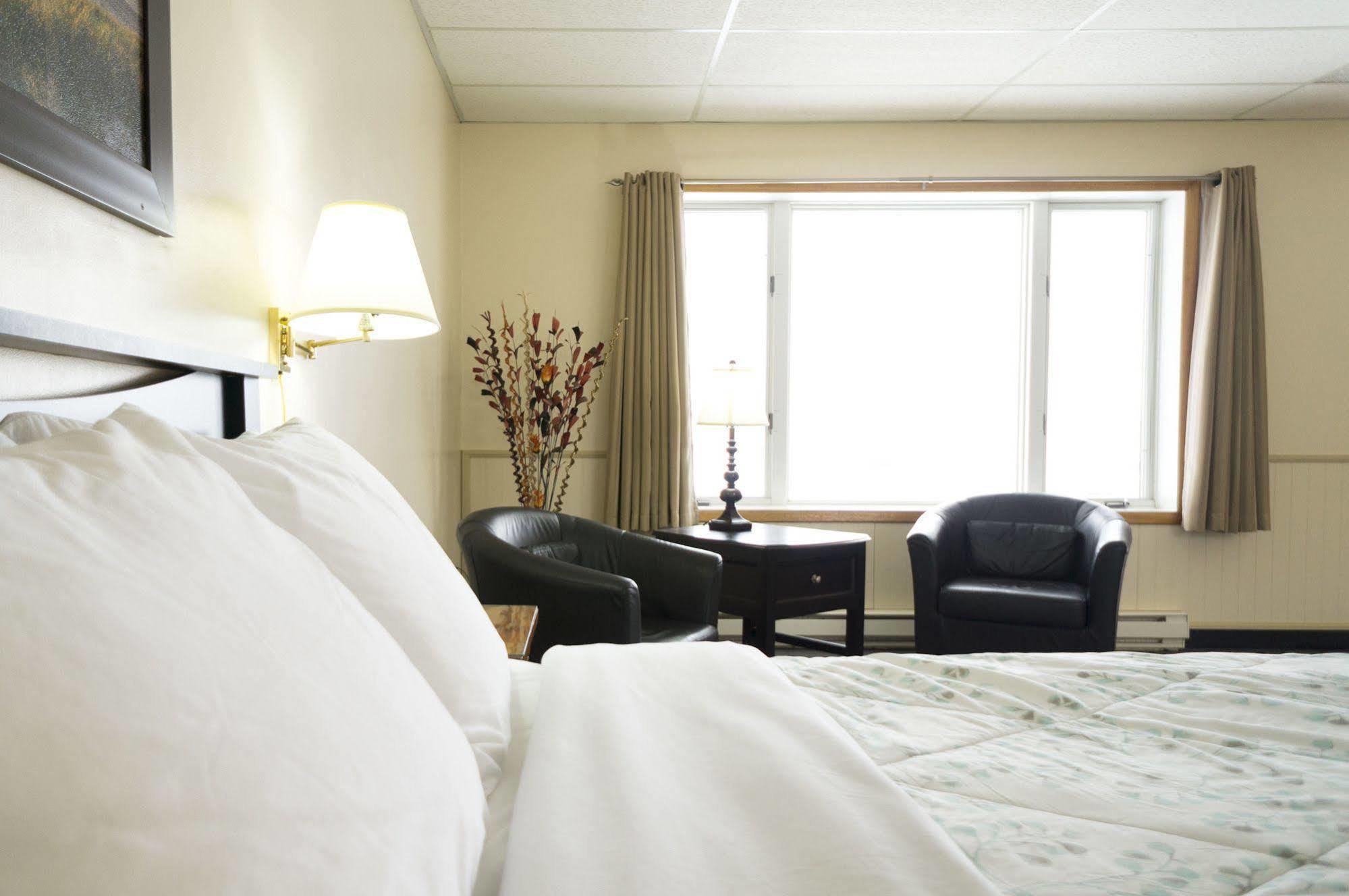 Manitowaning Wayside Motel Manitoulin المظهر الخارجي الصورة