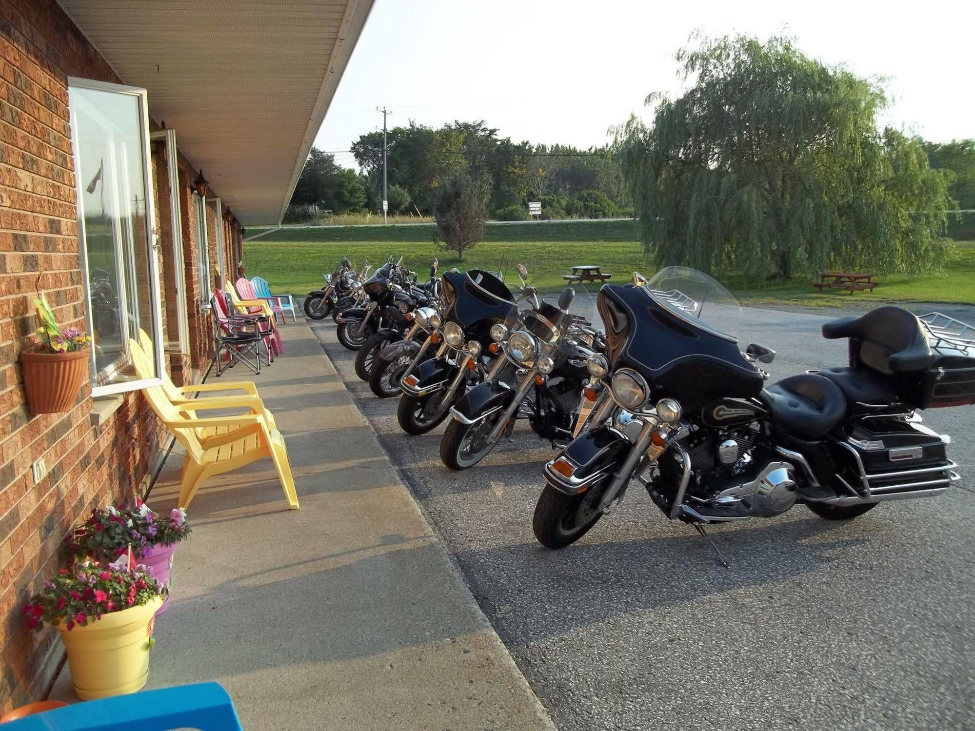Manitowaning Wayside Motel Manitoulin المظهر الخارجي الصورة