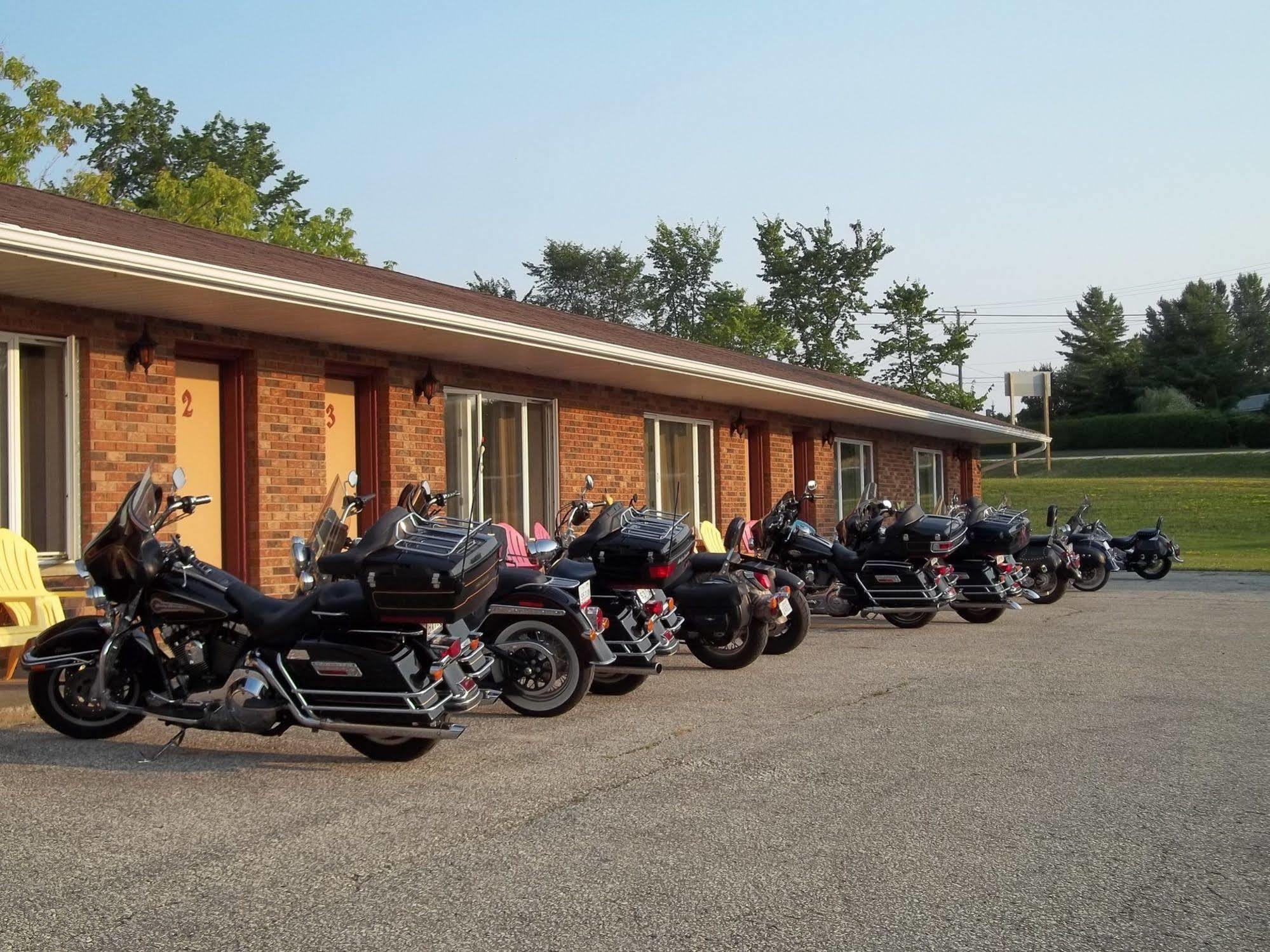 Manitowaning Wayside Motel Manitoulin المظهر الخارجي الصورة