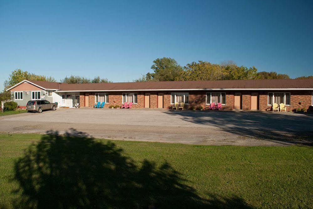Manitowaning Wayside Motel Manitoulin المظهر الخارجي الصورة