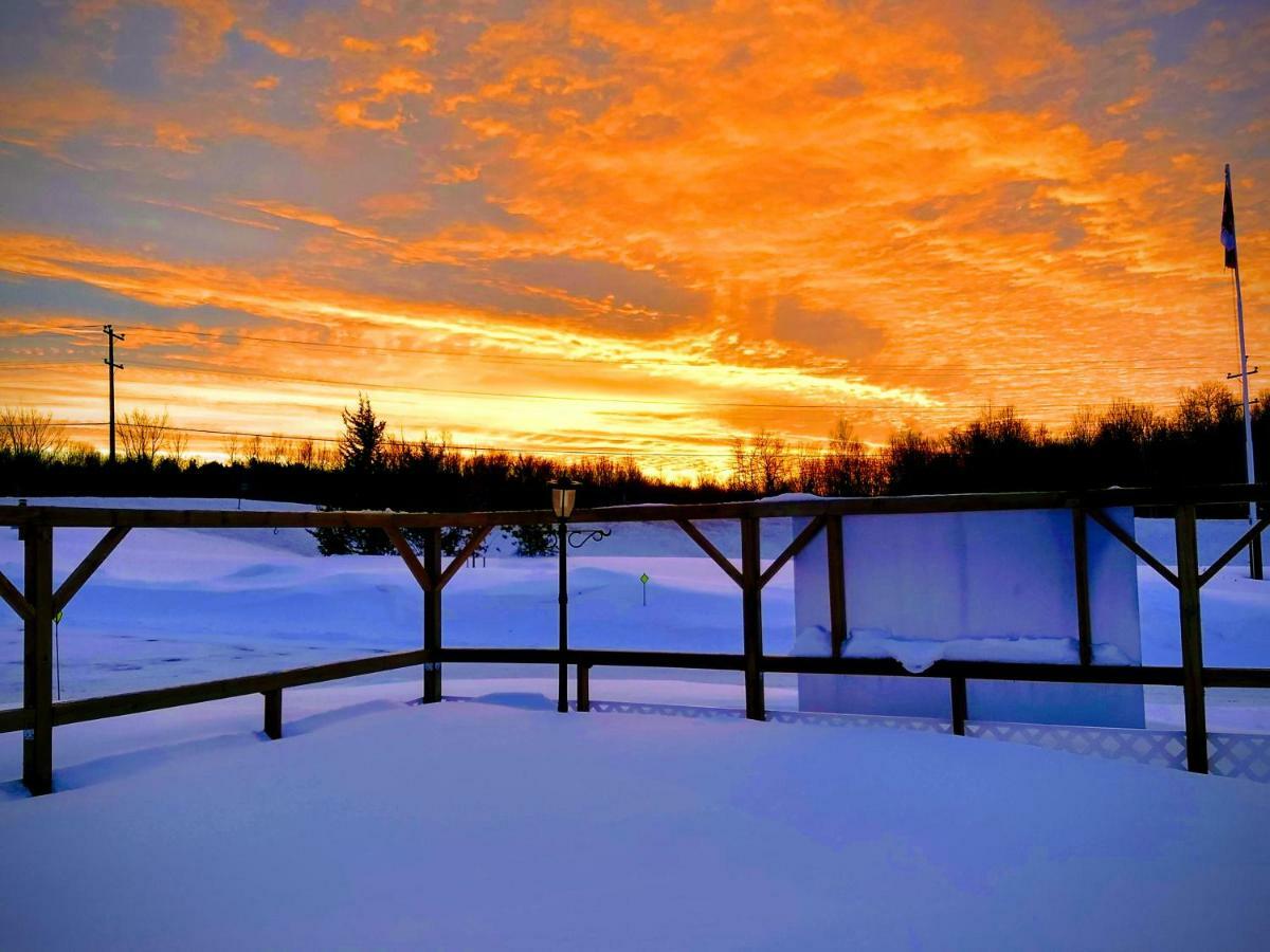 Manitowaning Wayside Motel Manitoulin المظهر الخارجي الصورة